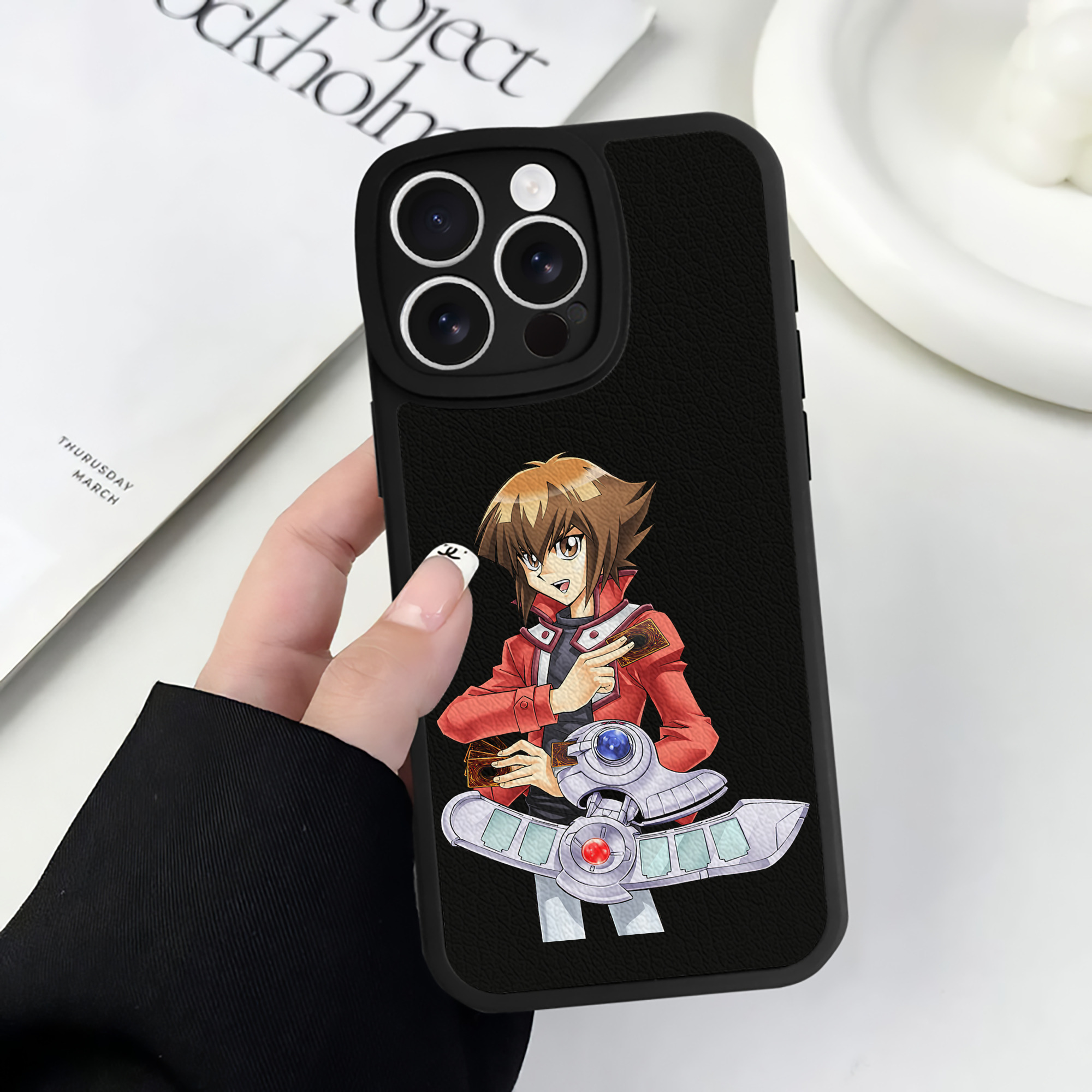 遊☆戯☆王 Yu-Gi-Oh! 【iPhone 16シリーズ対応】シリコンスマホケース（レザー調） 材質：シリコン